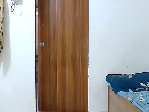 Snapshot of sparkling_queen chatting on 01/06/25, 03:31 sparkling queen online show from 01/06/25, 03:31