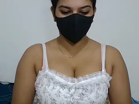 Snapshot of sparkling_queen chatting on 03/09/25, 02:07 sparkling queen online show from 03/09/25, 02:07