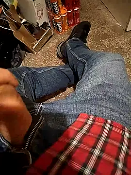 A man in public online show from 11/27/25, 08:22