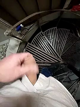 A man in public online show from 03/11/26, 06:03