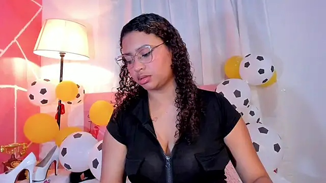 Snapshot of JessyZoe chatting on 06/15/26, 05:59 JessyZoe online show from 06/15/26, 05:59