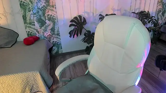 cute hollywood online show from 12/05/25, 08:49