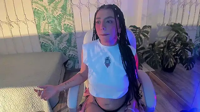 cute hollywood online show from 12/18/25, 08:15