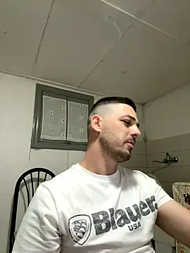 Snapshot of iltoscano95 chatting on 09/29/25, 06:57 iltoscano95 online show from 09/29/25, 06:57