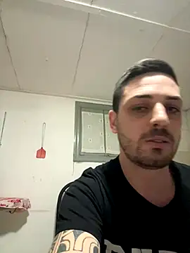 Snapshot of iltoscano95 chatting on 10/14/25, 07:25 iltoscano95 online show from 10/14/25, 07:25