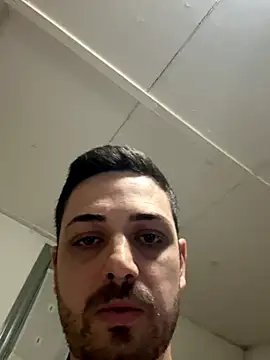 Snapshot of iltoscano95 chatting on 10/25/25, 05:40 iltoscano95 online show from 10/25/25, 05:40