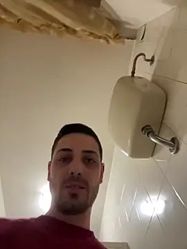 Snapshot of iltoscano95 chatting on 01/05/26, 05:49 iltoscano95 online show from 01/05/26, 05:49