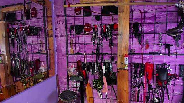 Snapshot of alexia_aitanaa_ chatting on 10/30/25, 02:13 alexia aitanaa online show from 10/30/25, 02:13