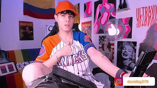 Snapshot of cinnamon_boyxxx chatting on 02/11/25, 12:49 cinnamon boyxxx online show from 02/11/25, 12:49