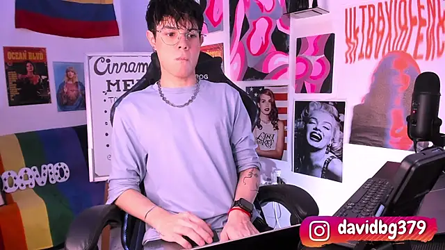 Snapshot of cinnamon_boyxxx chatting on 03/18/25, 01:21 cinnamon boyxxx online show from 03/18/25, 01:21