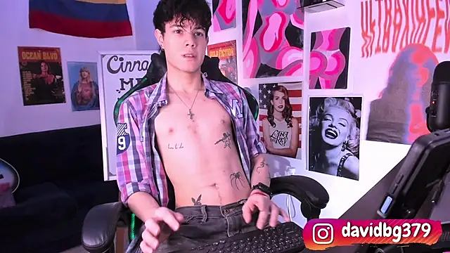 Snapshot of cinnamon_boyxxx chatting on 03/21/25, 01:45 cinnamon boyxxx online show from 03/21/25, 01:45