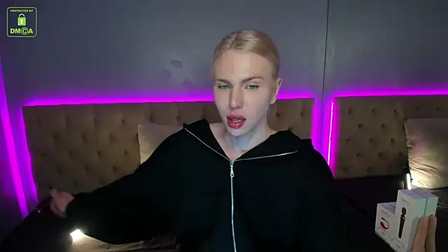 Snapshot of DanielPaige_ chatting on 01/08/25, 02:14 DanielPaige online show from 01/08/25, 02:14