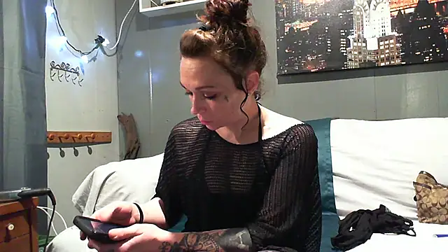 Genevieve143 online show from 02/12/25, 08:38