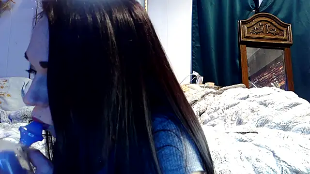 Genevieve143 online show from 12/02/25, 06:30