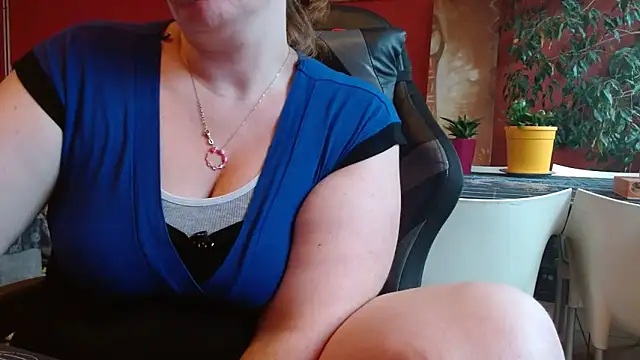 cruellaculdenfer67 online show from 11/10/25, 09:30