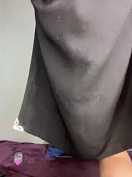 Snapshot of Jumanaa chatting on 09/28/25, 10:48 Jumanaa online show from 09/28/25, 10:48