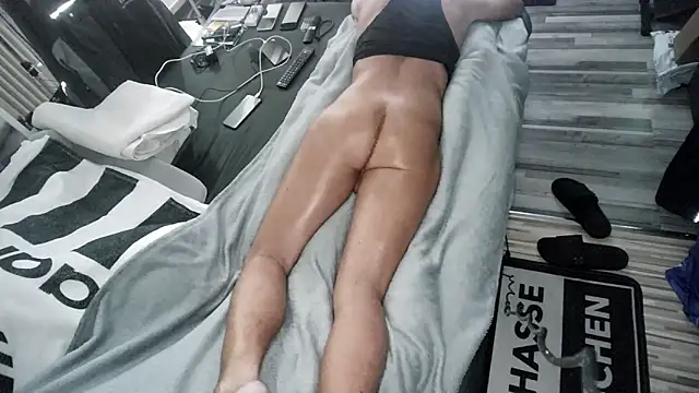 Snapshot of only1po chatting on 12/15/25, 07:51 only1po online show from 12/15/25, 07:51