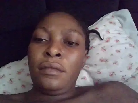 Snapshot of Midnight_Clique_ chatting on 10/15/25, 08:36 Midnight Clique online show from 10/15/25, 08:36