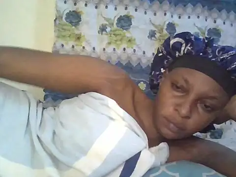 Snapshot of Midnight_Clique_ chatting on 11/02/25, 09:28 Midnight Clique online show from 11/02/25, 09:28