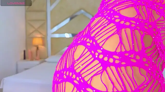 Tiphani walker  online show from 11/02/25, 10:56