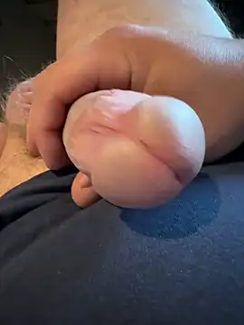 Snapshot of Sebastian24589 chatting on 10/27/25, 09:35 Sebastian24589 online show from 10/27/25, 09:35