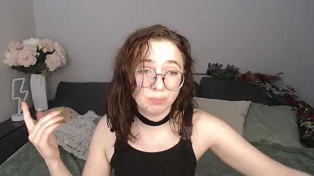 Snapshot of Mini_Diva chatting on 01/10/25, 09:13 Mini Diva online show from 01/10/25, 09:13