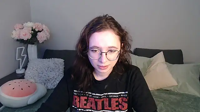 Snapshot of Mini_Diva chatting on 02/02/25, 09:08 Mini Diva online show from 02/02/25, 09:08