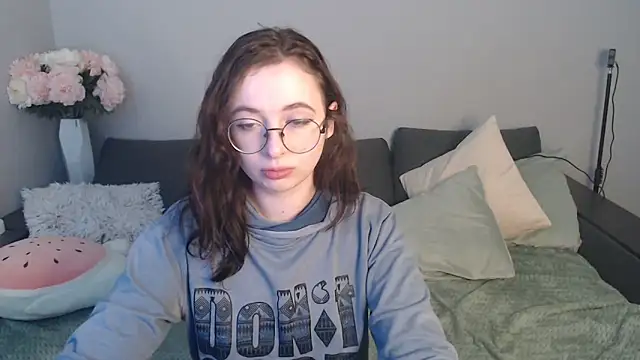 Snapshot of Mini_Diva chatting on 03/09/25, 09:13 Mini Diva online show from 03/09/25, 09:13