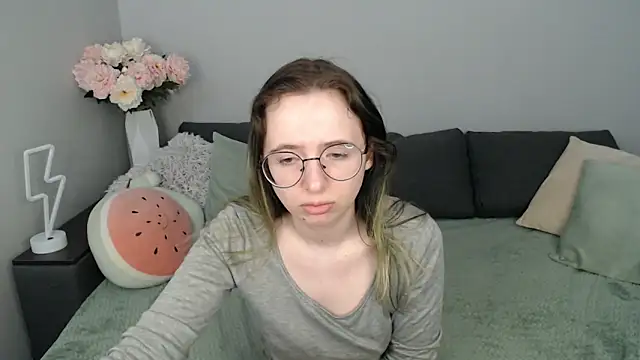 Snapshot of Mini_Diva chatting on 09/14/25, 08:13 Mini Diva online show from 09/14/25, 08:13