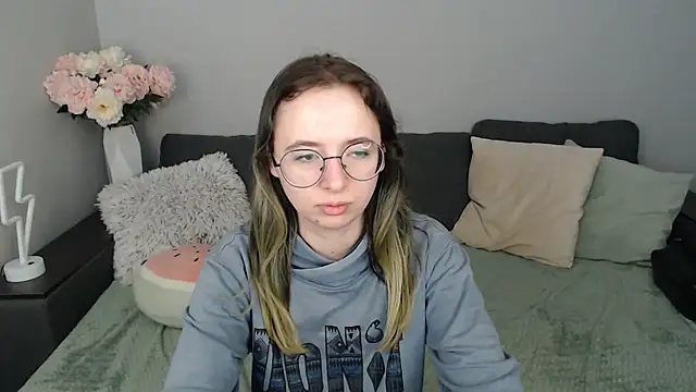 Snapshot of Mini_Diva chatting on 09/27/25, 08:08 Mini Diva online show from 09/27/25, 08:08