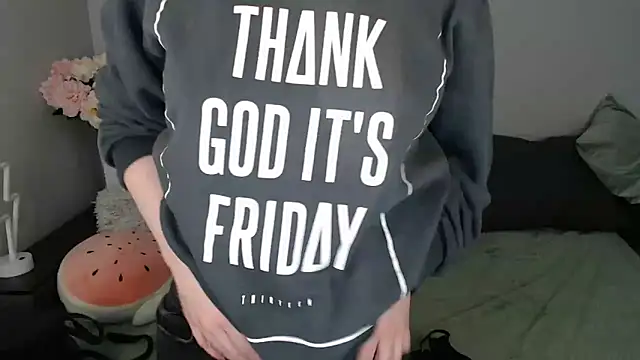 Snapshot of Mini_Diva chatting on 10/22/25, 08:25 Mini Diva online show from 10/22/25, 08:25