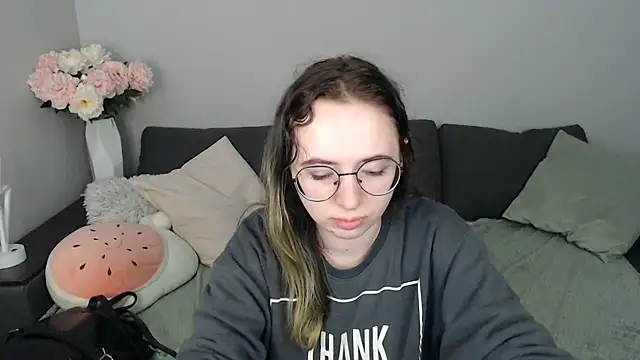 Snapshot of Mini_Diva chatting on 10/25/25, 08:11 Mini Diva online show from 10/25/25, 08:11