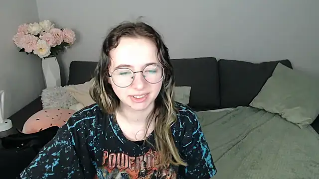 Snapshot of Mini_Diva chatting on 10/26/25, 09:04 Mini Diva online show from 10/26/25, 09:04