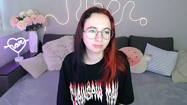 Snapshot of Mini_Diva chatting on 11/05/25, 09:20 Mini Diva online show from 11/05/25, 09:20