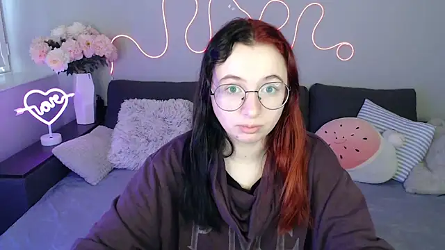 Snapshot of Mini_Diva chatting on 11/07/25, 09:09 Mini Diva online show from 11/07/25, 09:09