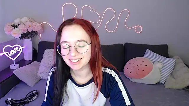 Snapshot of Mini_Diva chatting on 11/08/25, 09:09 Mini Diva online show from 11/08/25, 09:09