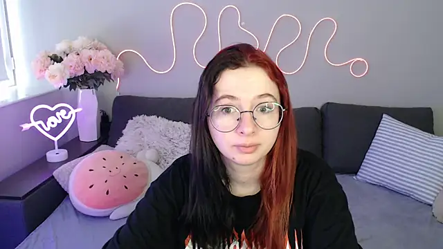 Snapshot of Mini_Diva chatting on 11/14/25, 09:08 Mini Diva online show from 11/14/25, 09:08