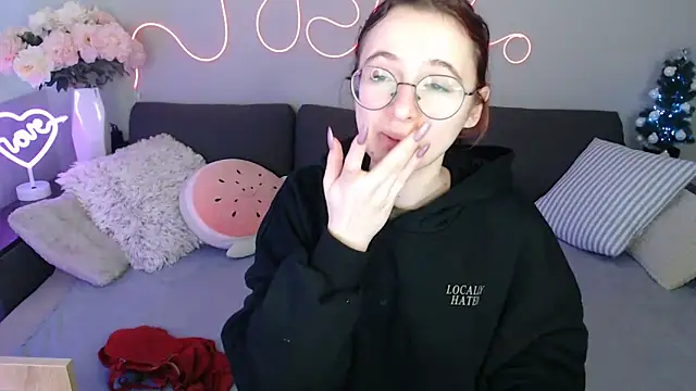 Mini Diva online show from 12/22/25, 09:28