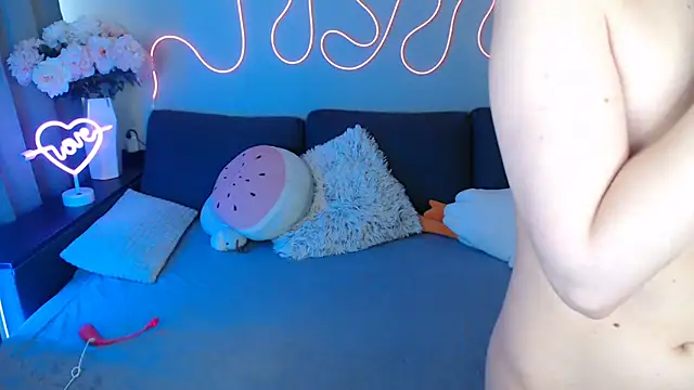 Mini Diva online show from 04/19/26, 08:46