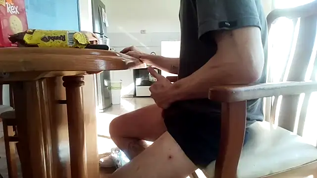 Snapshot of nicolaaaaas chatting on 03/10/25, 12:37 nicolaaaaas online show from 03/10/25, 12:37