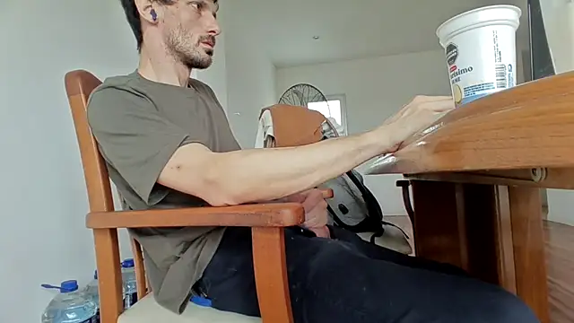 Snapshot of nicolaaaaas chatting on 03/11/25, 06:19 nicolaaaaas online show from 03/11/25, 06:19