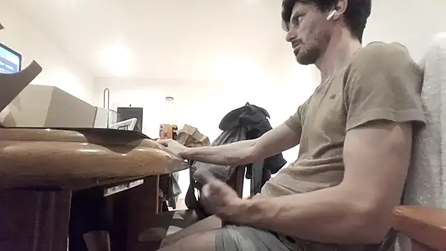 Snapshot of nicolaaaaas chatting on 03/19/25, 04:57 nicolaaaaas online show from 03/19/25, 04:57