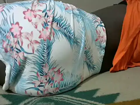 Snapshot of queen_sessely12 chatting on 02/19/25, 06:54 queen sessely12 online show from 02/19/25, 06:54