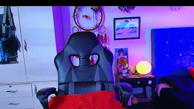 Snapshot of bathory_vamps chatting on 11/12/25, 02:17 bathory vamps online show from 11/12/25, 02:17