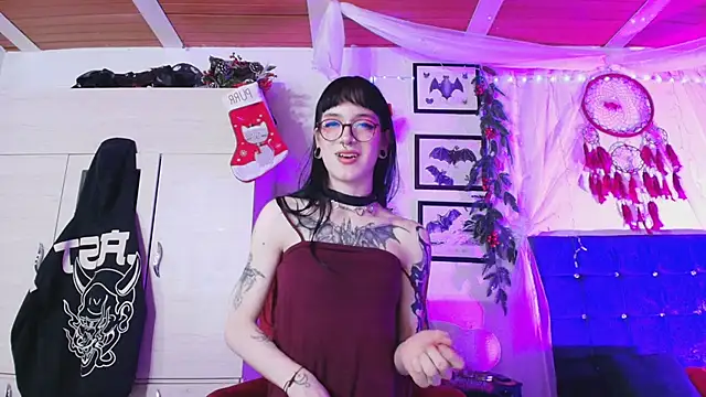 Snapshot of bathory_vamps chatting on 12/15/25, 03:22 bathory vamps online show from 12/15/25, 03:22