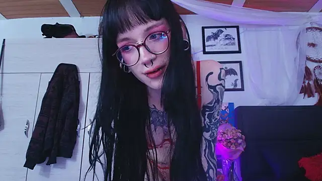 Snapshot of bathory_vamps chatting on 02/02/26, 02:27 bathory vamps online show from 02/02/26, 02:27