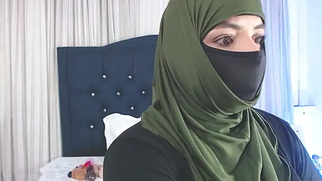 Snapshot of Uzra_hayed chatting on 01/21/25, 07:50 Uzra hayed online show from 01/21/25, 07:50