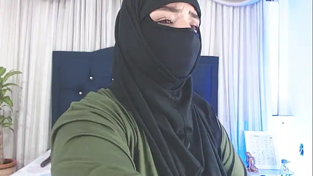 Snapshot of Uzra_hayed chatting on 02/06/25, 10:10 Uzra hayed online show from 02/06/25, 10:10