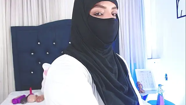 Snapshot of Uzra_hayed chatting on 02/11/25, 07:38 Uzra hayed online show from 02/11/25, 07:38