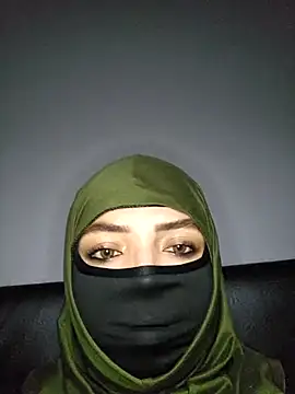 Snapshot of Uzra_hayed chatting on 02/14/25, 02:39 Uzra hayed online show from 02/14/25, 02:39